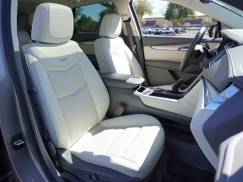 Certified 2022 Cadillac XT5 Premium Luxury w/ Technology Package image 12