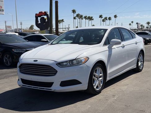 Used 2015 Ford Fusion SE image 2