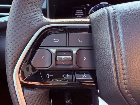 Used 2025 Toyota Sequoia Platinum AWD/4WD image 28