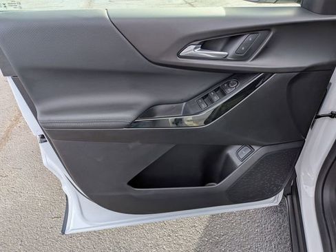 New 2026 Chevrolet Equinox LT w/ Convenience Package II image 11