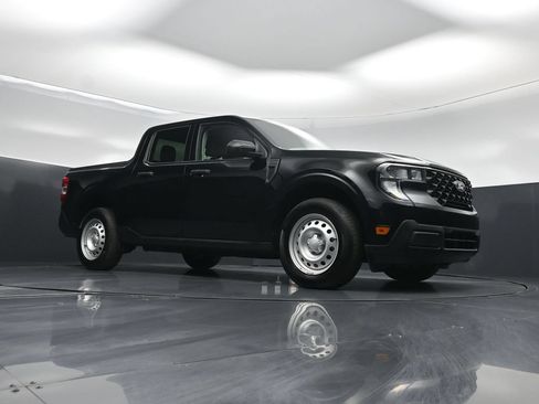 Used 2025 Ford Maverick XL FWD image 3