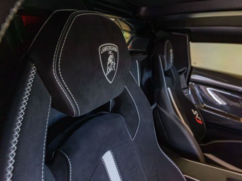 Used 2020 Lamborghini Aventador SVJ AWD/4WD image 35