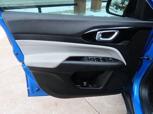 Used 2024 Jeep Compass Limited image 25