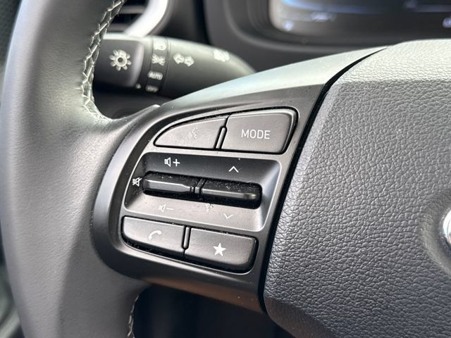 Used 2024 Hyundai Venue SEL FWD image 32