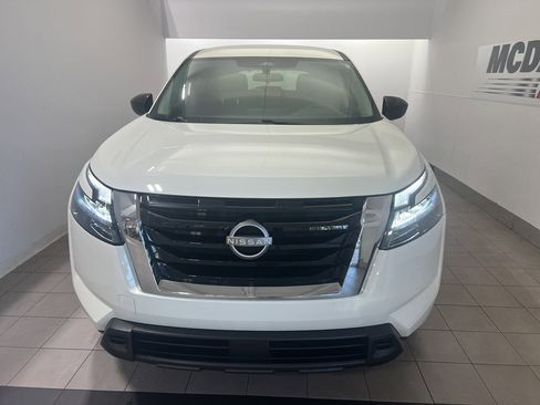 Used 2024 Nissan Pathfinder S image 2