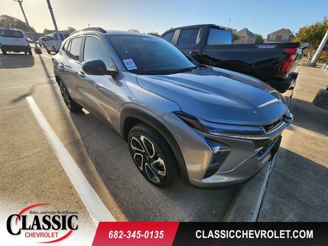 Used 2026 Chevrolet Trax RS w/ Sunroof Package FWD image 1