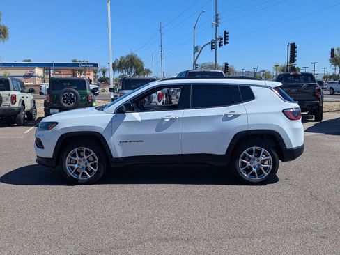 Used 2024 Jeep Compass Latitude image 30