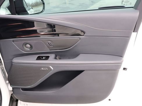 Used 2024 Lincoln Nautilus Reserve w/ Equipment Group 202A image 12