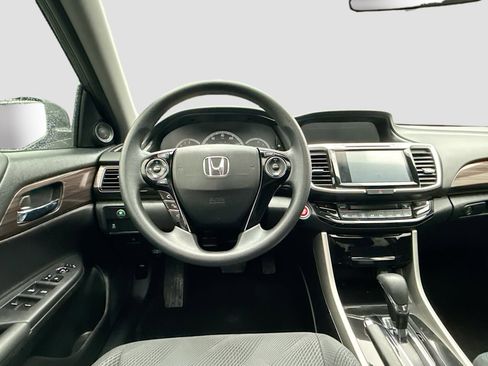 Used 2017 Honda Accord EX image 10