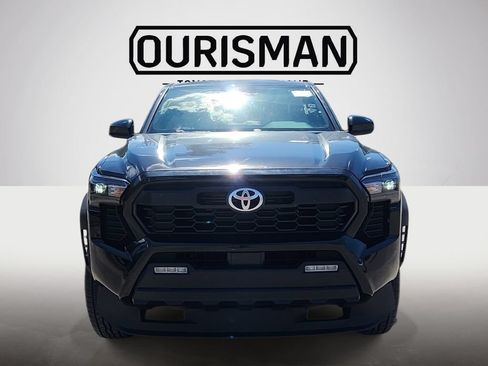 Used 2025 Toyota Tacoma TRD Sport AWD/4WD image 2