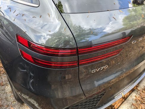 Used 2023 Genesis GV70 3.5T Sport w/ Sport Prestige Package image 11