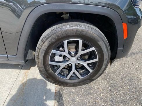 Used 2023 Jeep Grand Cherokee Limited AWD/4WD image 16