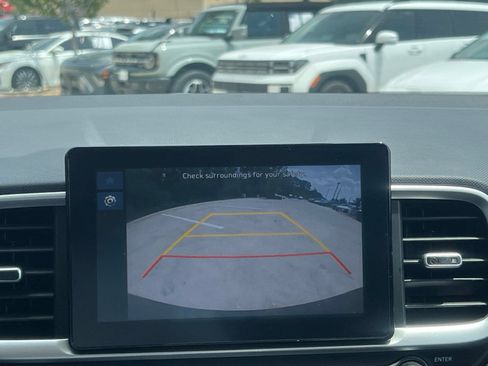 Used 2025 Hyundai Venue SEL FWD image 30