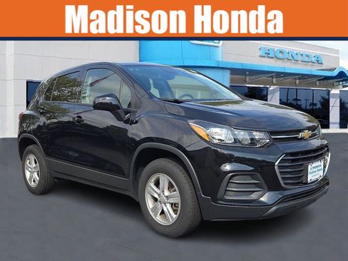 Used 2022 Chevrolet Trax LS w/ Tint and Cruise Package image 1