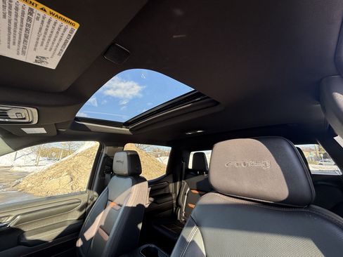 Used 2024 GMC Sierra 1500 AT4 w/ AT4 Premium Package image 4