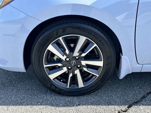 Certified 2025 Nissan Versa SV w/ Trunk Package image 12