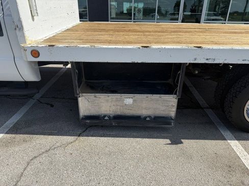 Used 2015 Ford F550 4x4 Regular Cab Super Duty image 11