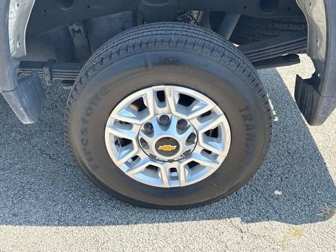 Used 2024 Chevrolet Silverado 2500 LT image 20