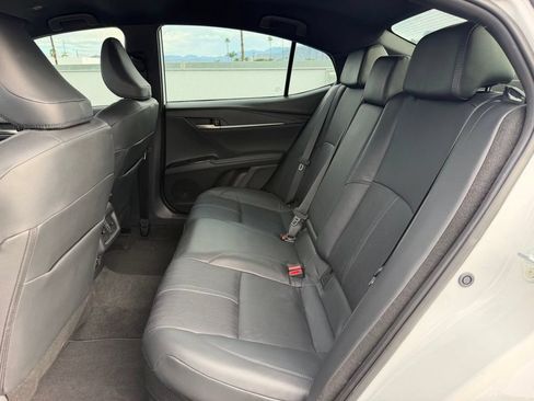 Used 2025 Toyota Camry XSE FWD image 4
