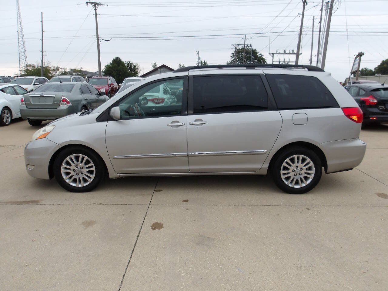 Used 2008 Toyota Sienna XLE Limited w/ XLE Limited Pkg 1 FWD image 3