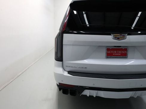 Used 2024 Cadillac Escalade ESV V w/ Heavy-Duty Trailer Package AWD/4WD image 72