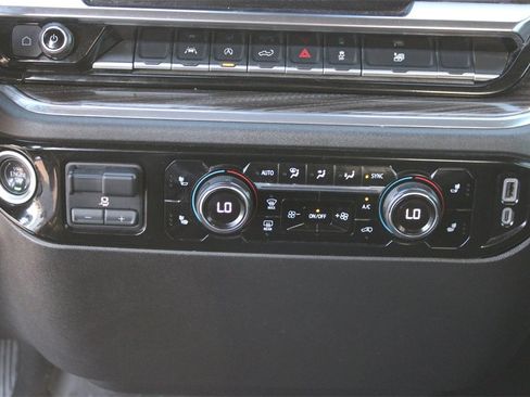 Used 2025 Chevrolet Silverado 1500 LT image 16