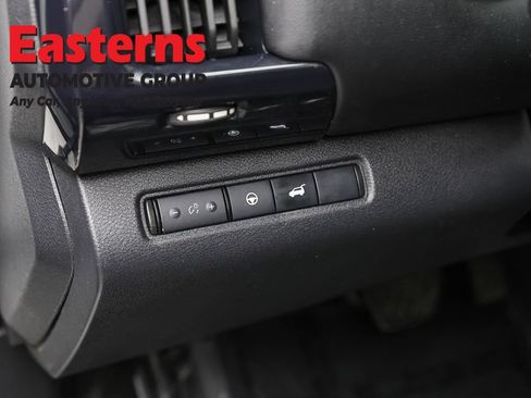 Used 2024 Nissan Pathfinder SV w/ SV Premium Package AWD/4WD image 23
