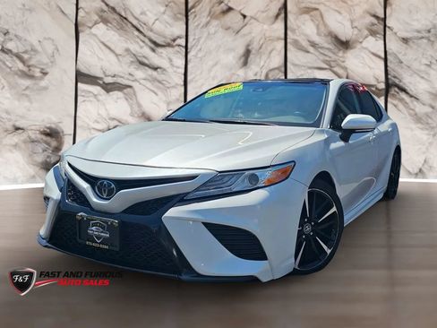 Used 2020 Toyota Camry XSE FWD image 3