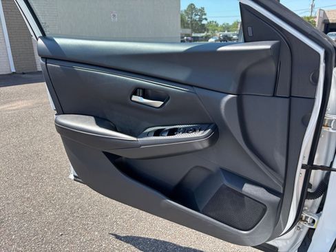 Used 2025 Nissan Sentra SV FWD image 18