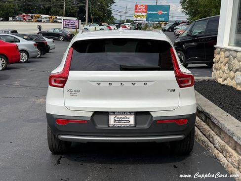 Used 2022 Volvo XC40 T5 Momentum w/ Premium Package AWD/4WD image 12