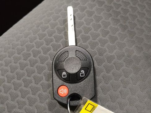 Used 2017 Ford Escape SE FWD image 32