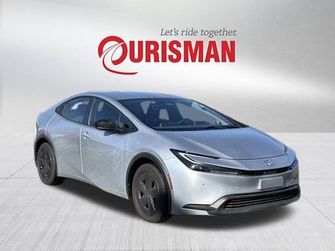 Used 2025 Toyota Prius LE image 1