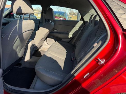 Used 2024 Hyundai Elantra SEL image 9