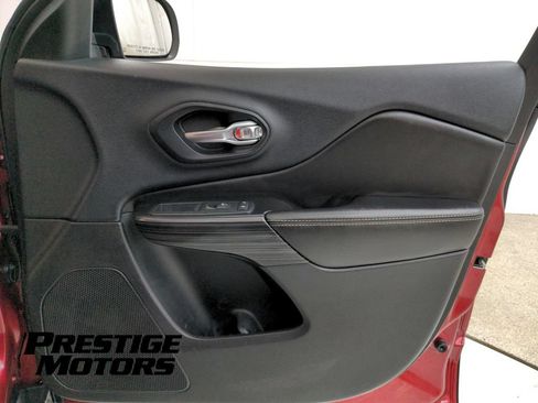 Used 2015 Jeep Cherokee Limited AWD/4WD image 30