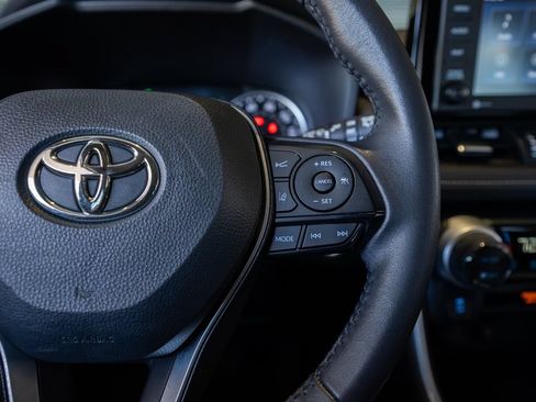 Used 2022 Toyota RAV4 XLE Premium FWD image 16