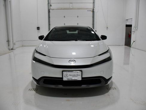 Used 2024 Toyota Prius XLE image 2