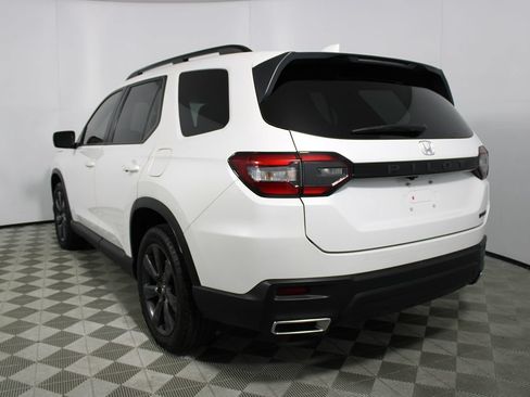 Used 2023 Honda Pilot Sport image 4