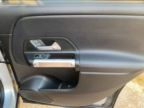 Used 2020 Mercedes-Benz GLB 250 4MATIC image 16