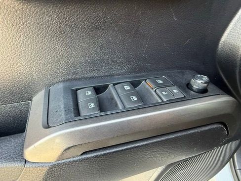 Used 2021 Toyota Tacoma SR5 RWD image 14