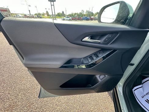 New 2026 Chevrolet Equinox LT w/ Convenience Package II image 11