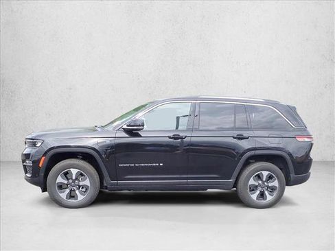Used 2022 Jeep Grand Cherokee Limited 4xe w/ Luxury Tech Group II AWD/4WD image 2