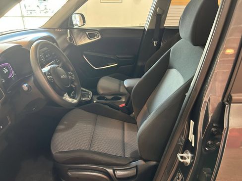 Used 2025 Kia Soul LX w/ LX Technology Package FWD image 20