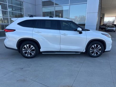 Used 2021 Toyota Highlander XLE image 8