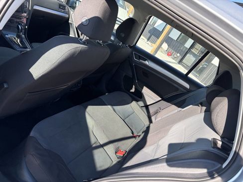 Used 2016 Volkswagen e-Golf SE w/ DC Fast Charging Package image 19