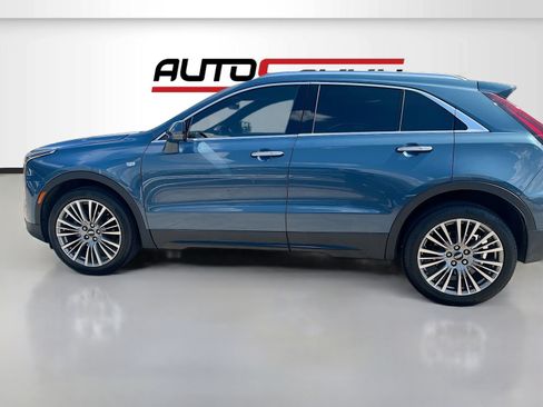 Used 2024 Cadillac XT4 Premium Luxury w/ Technology Package FWD image 4