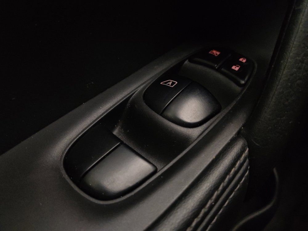Used 2017 Nissan Rogue SV FWD image 27
