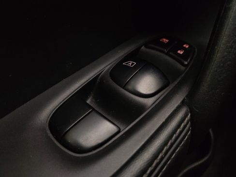 Used 2017 Nissan Rogue SV FWD image 27