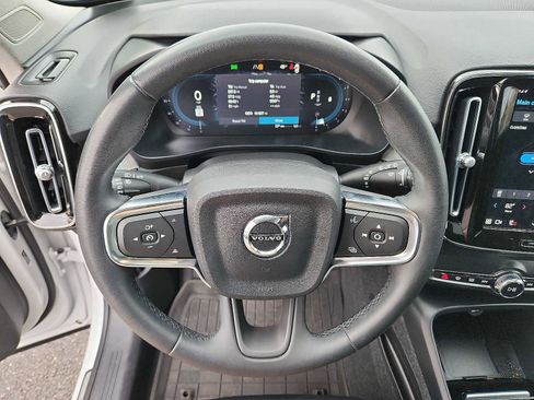 Certified 2023 Volvo XC40 B5 Plus w/ Driver Assist Package image 19