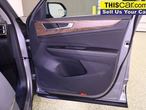 Used 2025 Volkswagen Atlas SE FWD image 34