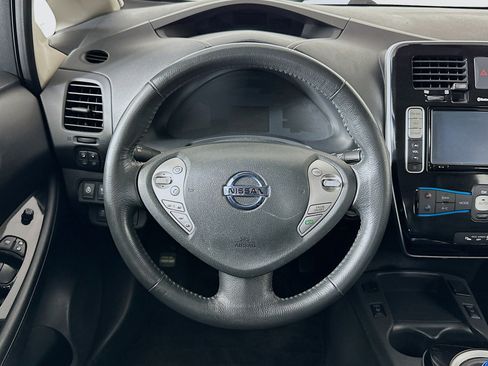 Used 2015 Nissan Leaf SL FWD image 17